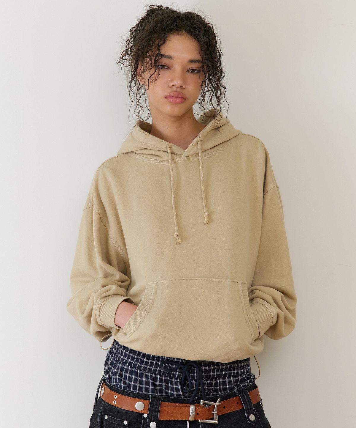 더바이닐하우스(THEVINYLHOUSE) STRING WASHED HOODIE SAND