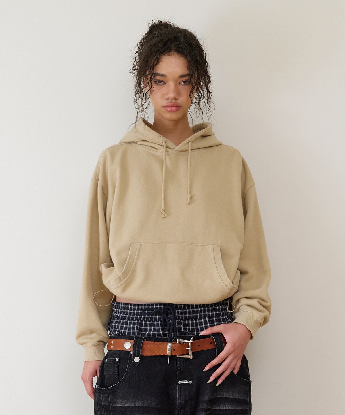 더바이닐하우스(THEVINYLHOUSE) STRING WASHED HOODIE SAND