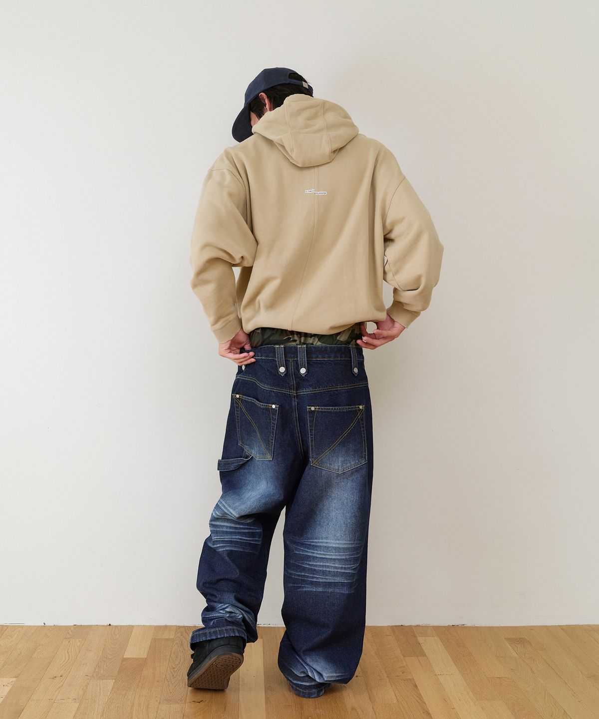 더바이닐하우스(THEVINYLHOUSE) STRING WASHED HOODIE SAND