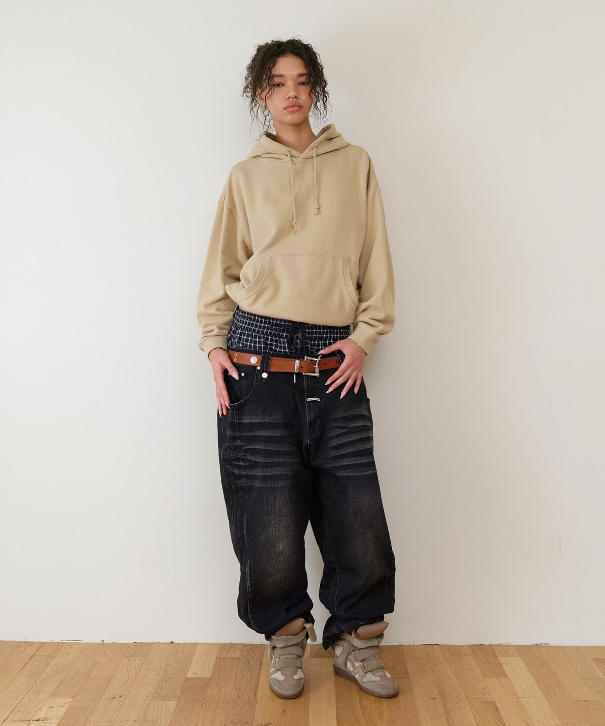 더바이닐하우스(THEVINYLHOUSE) STRING WASHED HOODIE SAND
