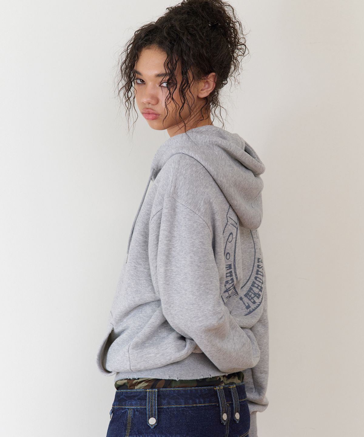 더바이닐하우스(THEVINYLHOUSE) LUCKY HOUSE HOODIE ZIP-UP GREY