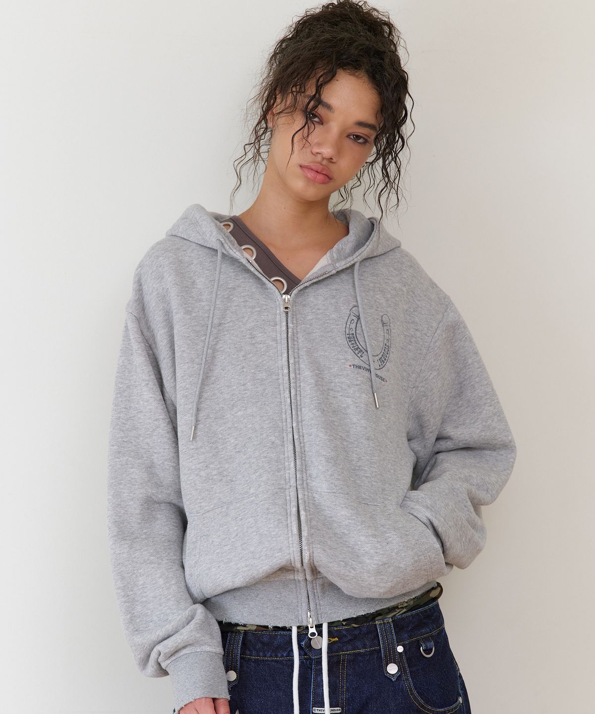 더바이닐하우스(THEVINYLHOUSE) LUCKY HOUSE HOODIE ZIP-UP GREY