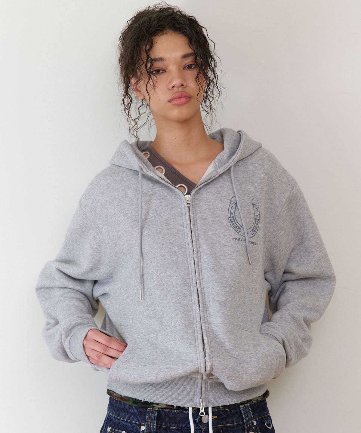 더바이닐하우스(THEVINYLHOUSE) LUCKY HOUSE HOODIE ZIP-UP GREY
