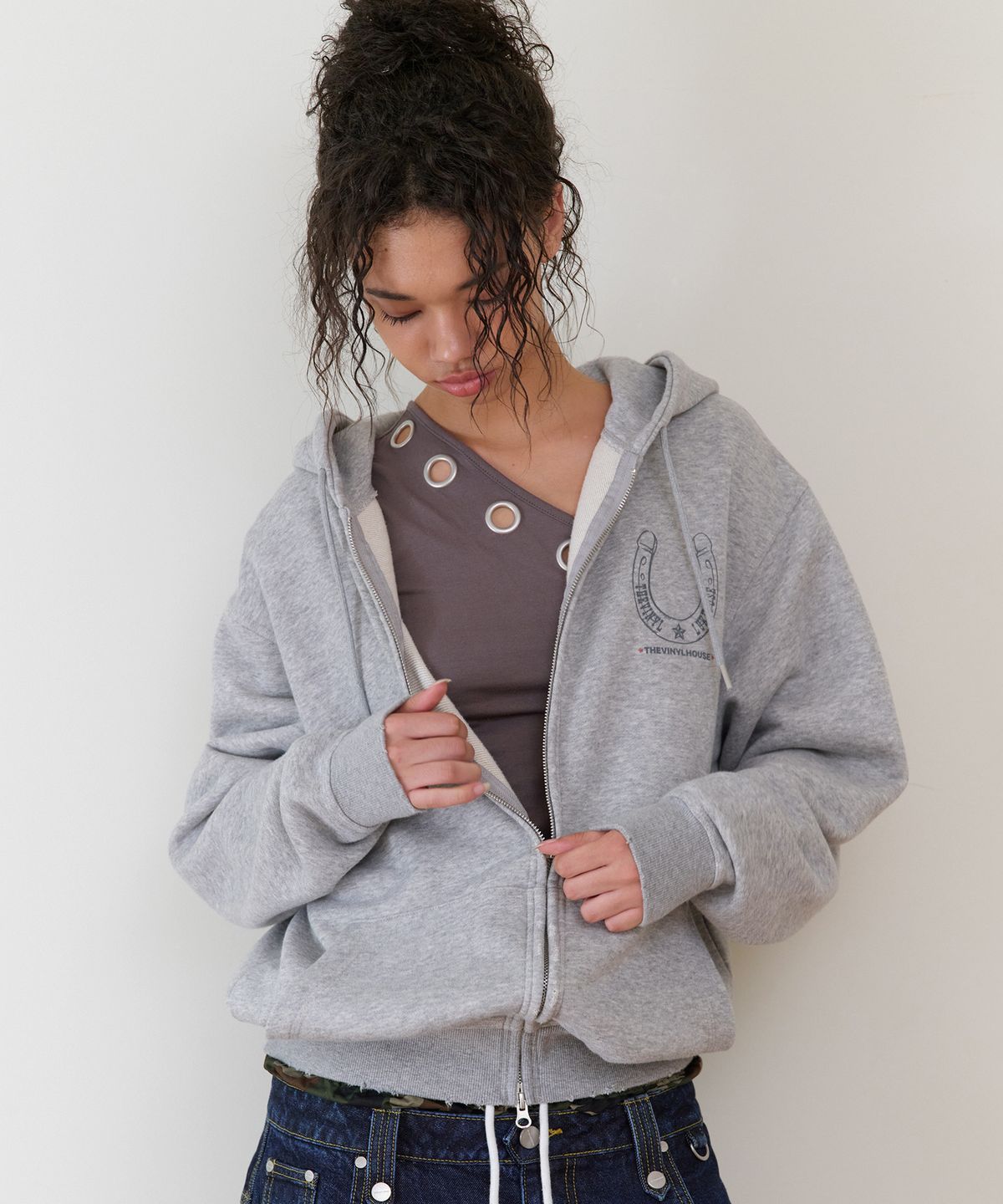 더바이닐하우스(THEVINYLHOUSE) LUCKY HOUSE HOODIE ZIP-UP GREY