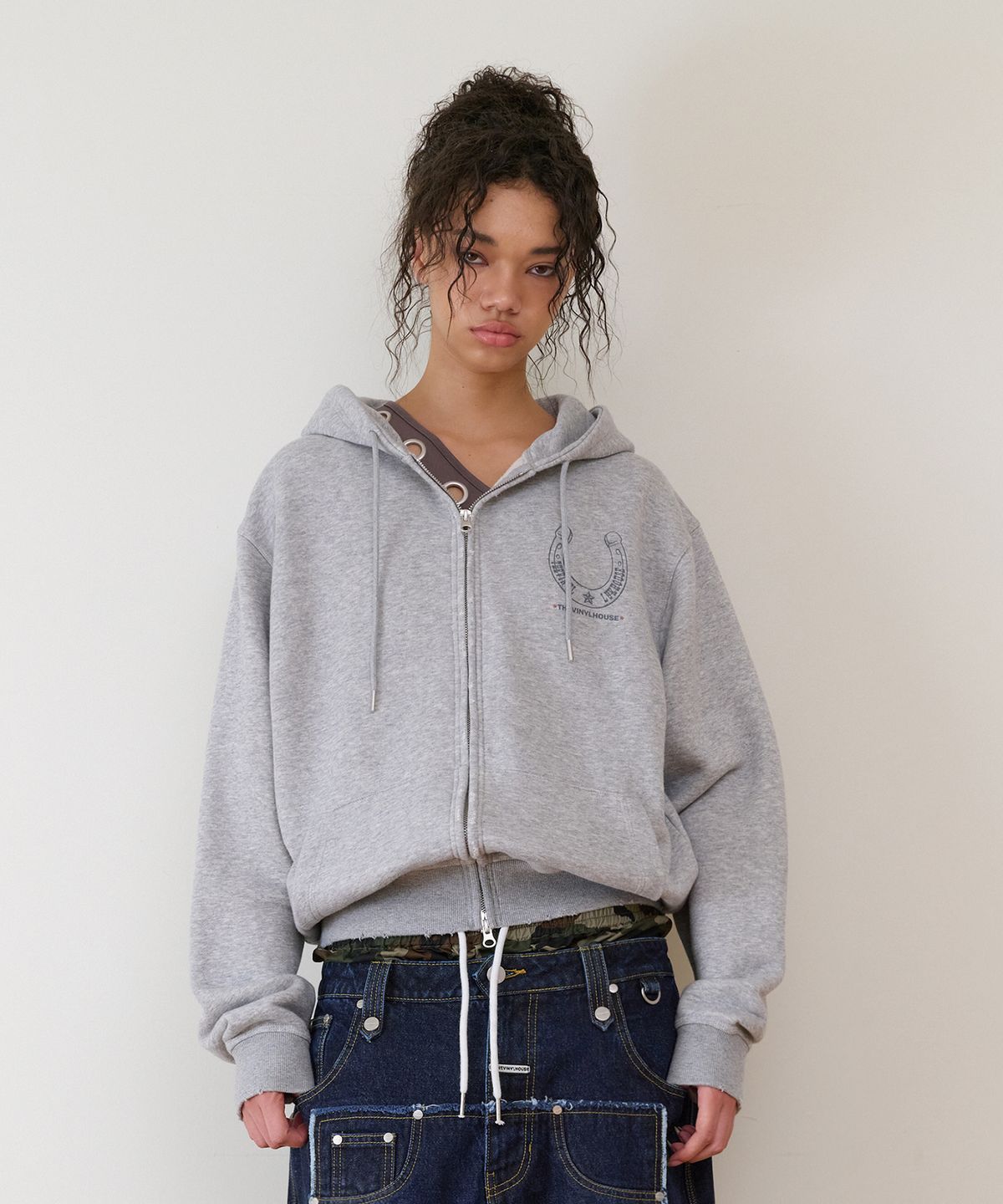 더바이닐하우스(THEVINYLHOUSE) LUCKY HOUSE HOODIE ZIP-UP GREY