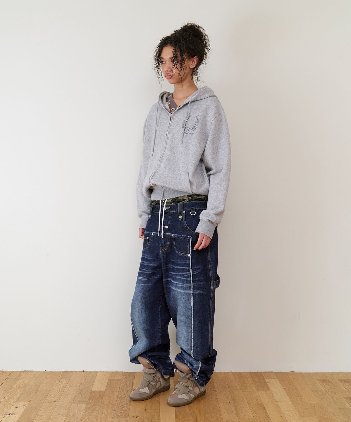 더바이닐하우스(THEVINYLHOUSE) LUCKY HOUSE HOODIE ZIP-UP GREY