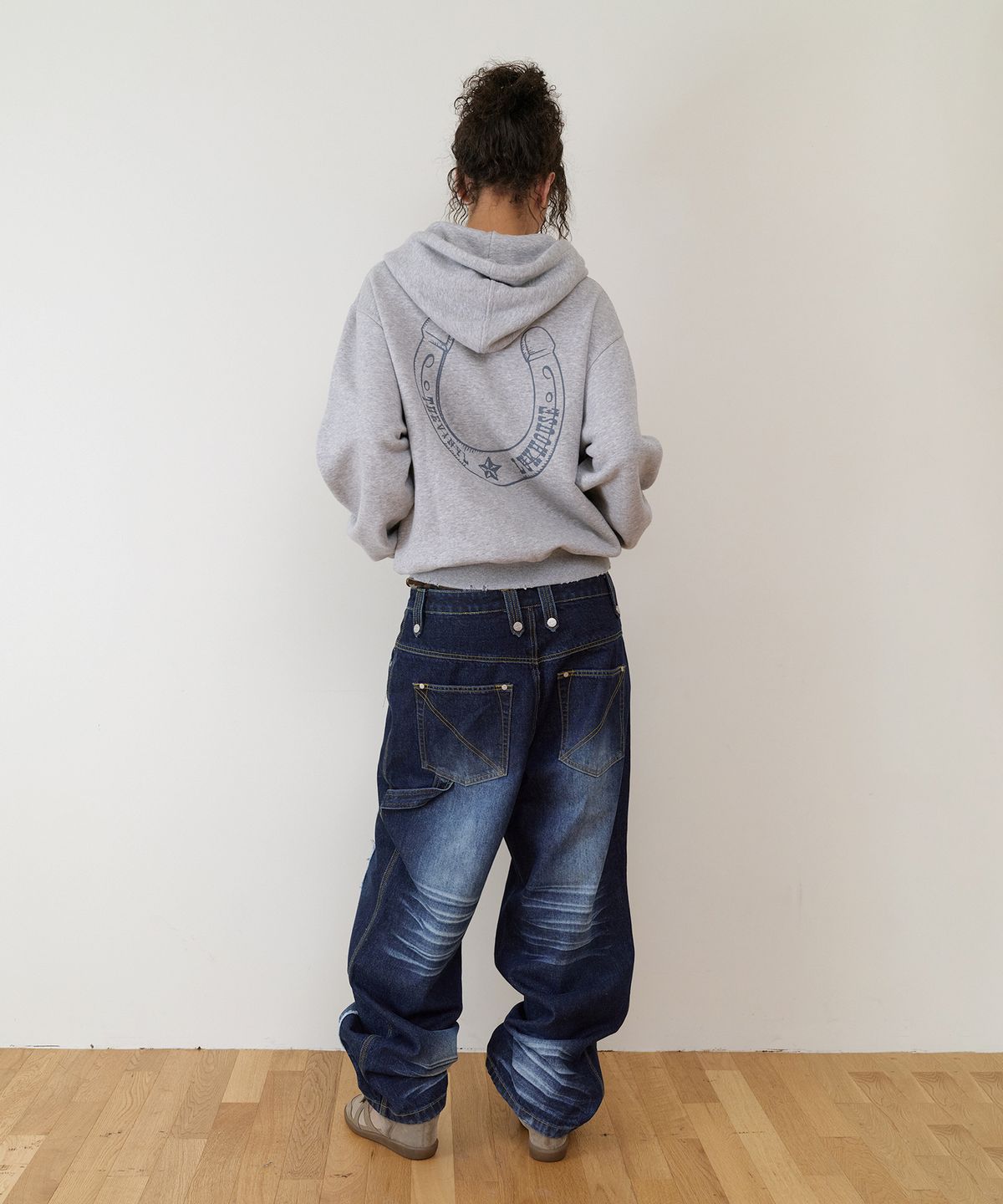 더바이닐하우스(THEVINYLHOUSE) LUCKY HOUSE HOODIE ZIP-UP GREY