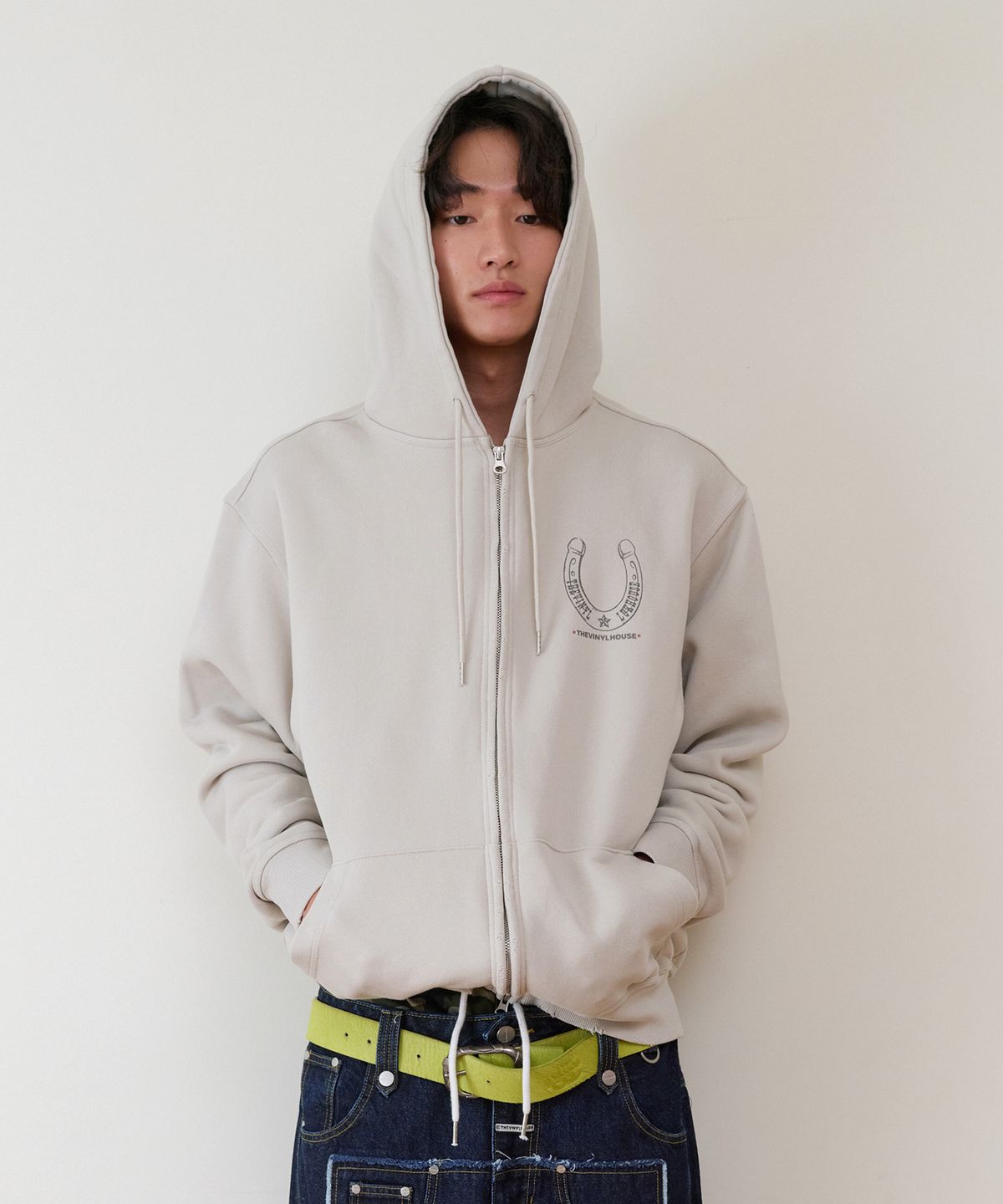 더바이닐하우스(THEVINYLHOUSE) LUCKY HOUSE HOODIE ZIP-UP BEIGE