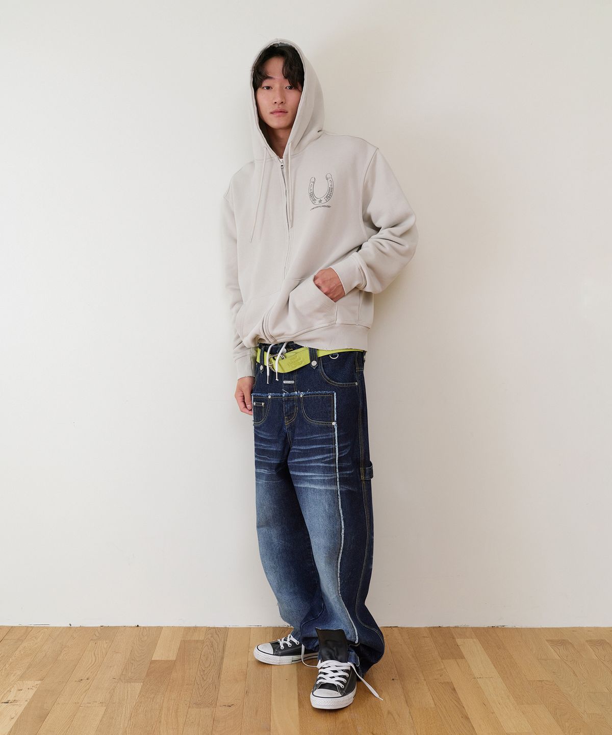 더바이닐하우스(THEVINYLHOUSE) LUCKY HOUSE HOODIE ZIP-UP BEIGE