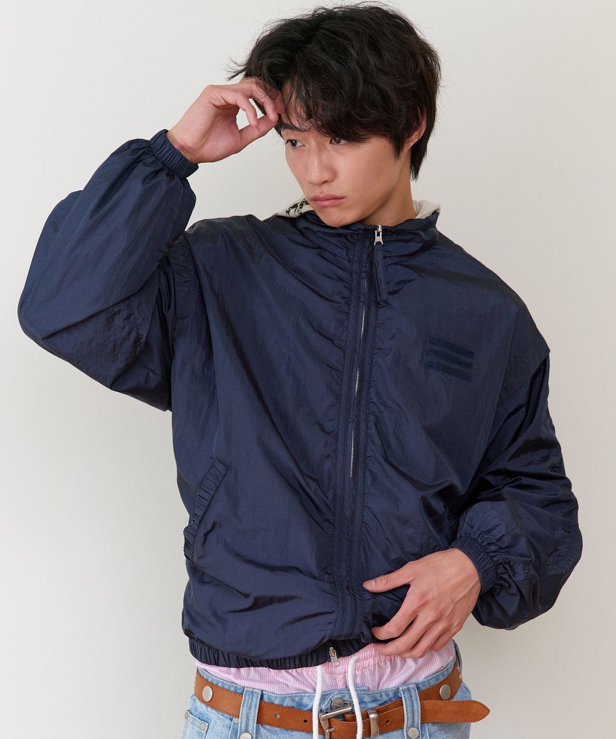 더바이닐하우스(THEVINYLHOUSE) SHIRRING OVER NYLON JACKET NAVY