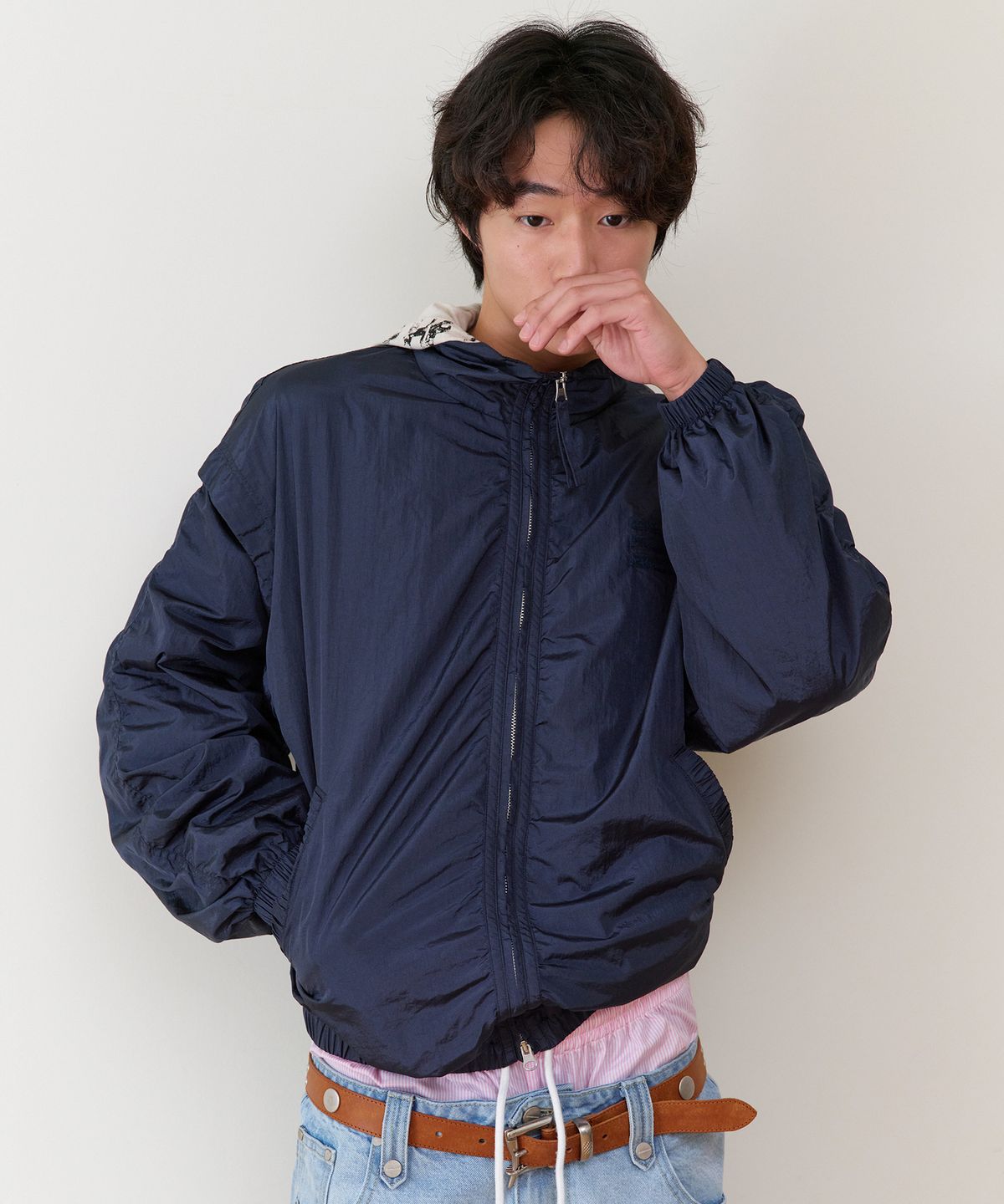 더바이닐하우스(THEVINYLHOUSE) SHIRRING OVER NYLON JACKET NAVY