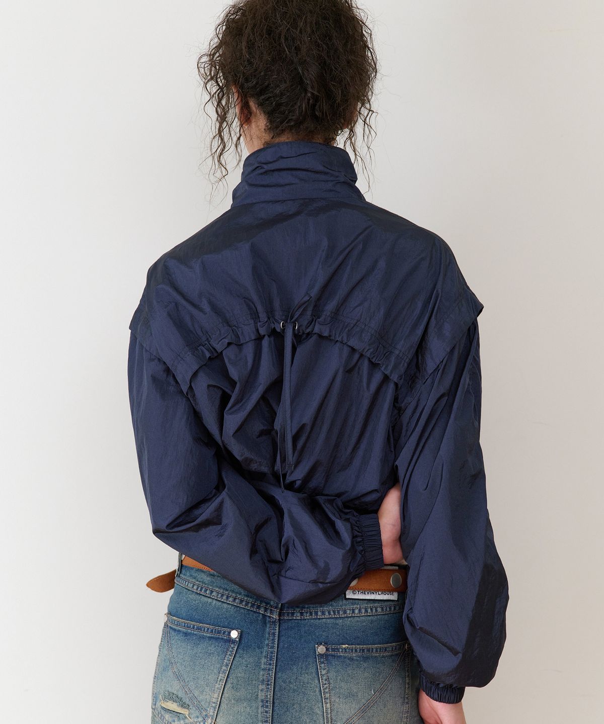 더바이닐하우스(THEVINYLHOUSE) SHIRRING OVER NYLON JACKET NAVY