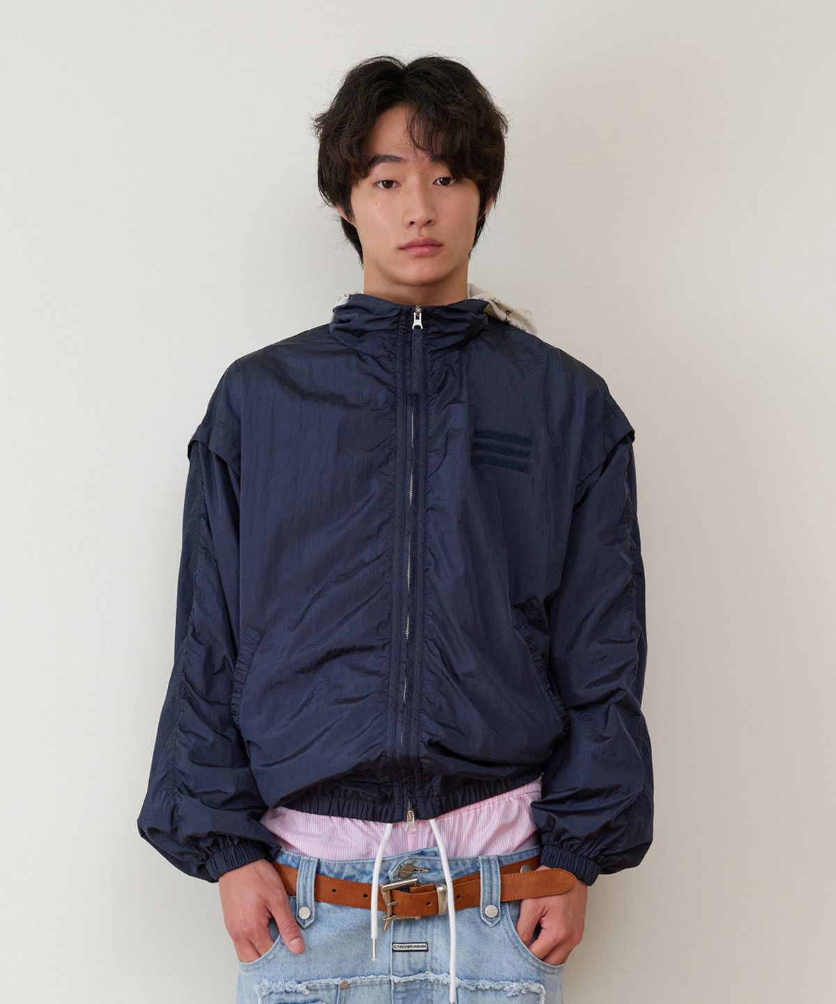 더바이닐하우스(THEVINYLHOUSE) SHIRRING OVER NYLON JACKET NAVY