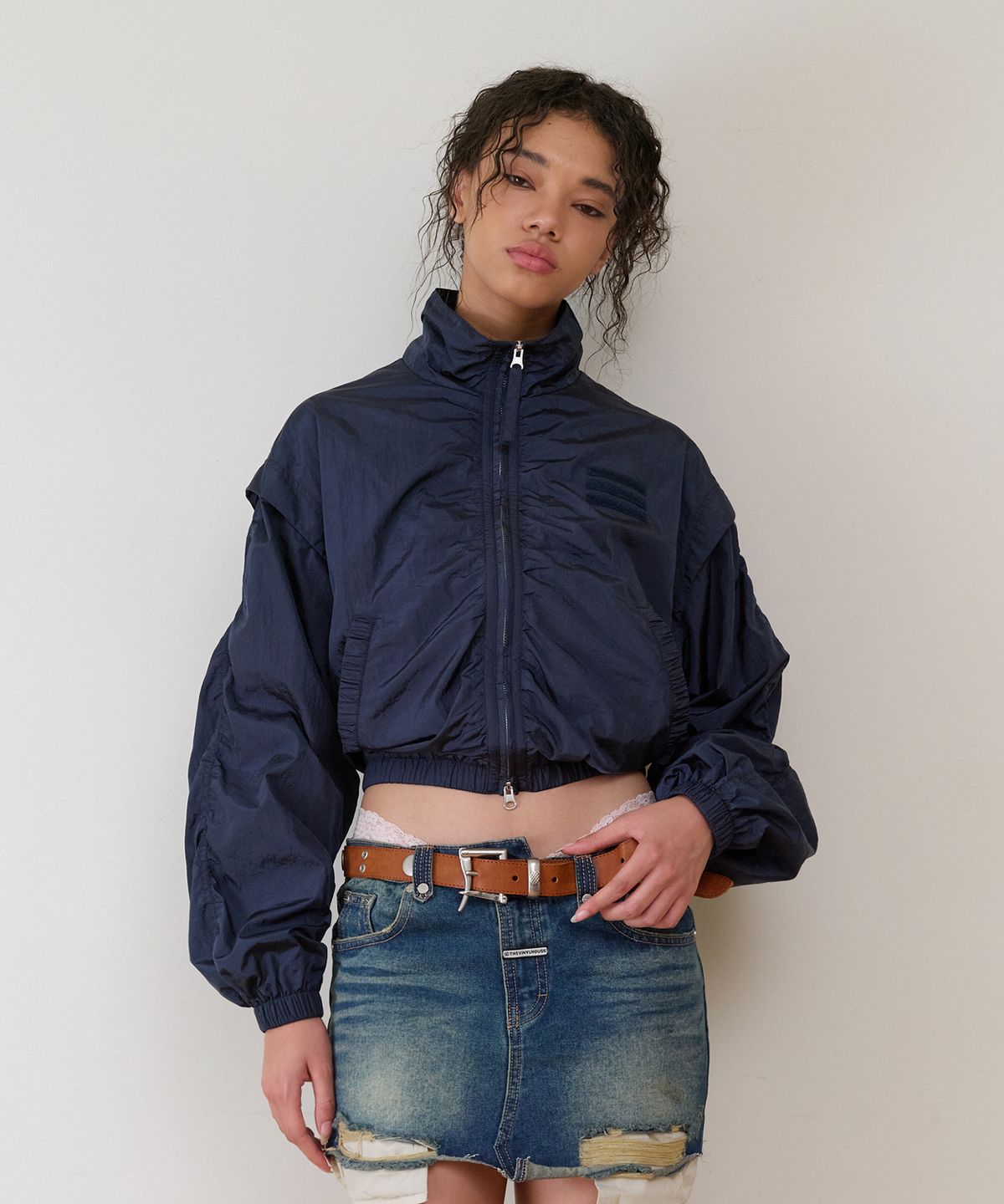 더바이닐하우스(THEVINYLHOUSE) SHIRRING OVER NYLON JACKET NAVY