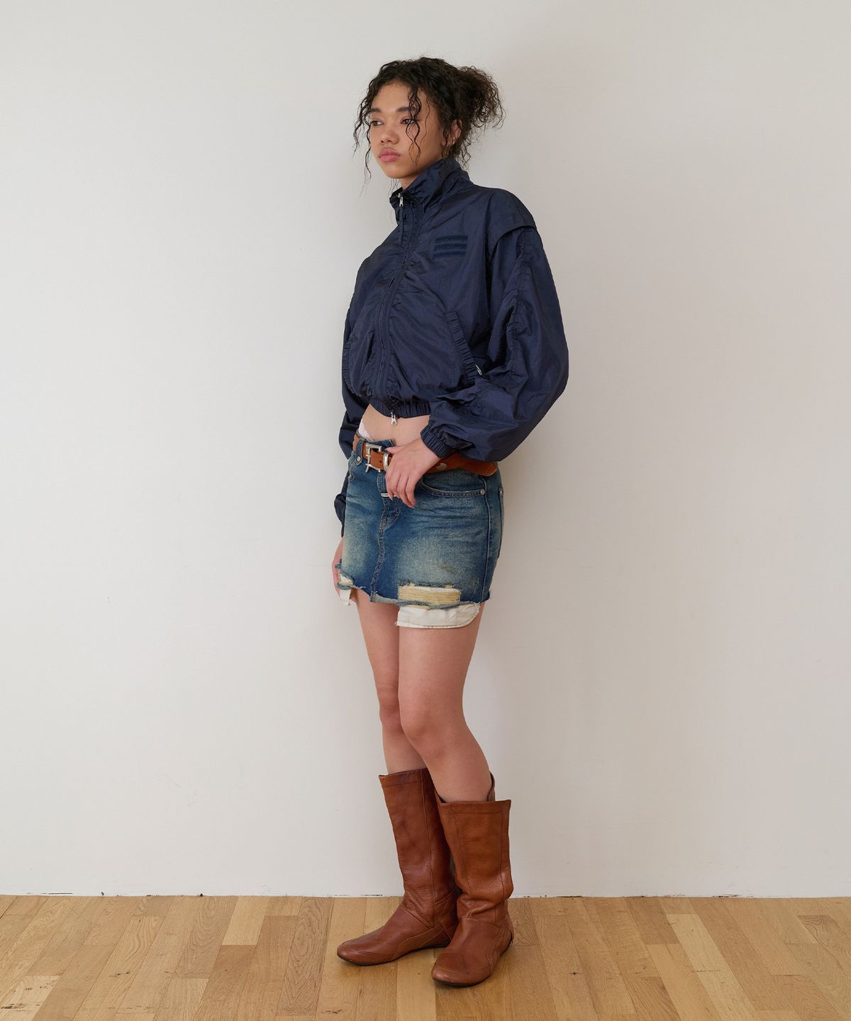 더바이닐하우스(THEVINYLHOUSE) SHIRRING OVER NYLON JACKET NAVY