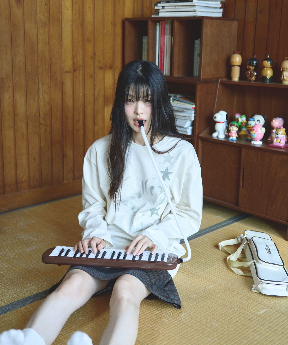 미헤브(MIHEV) 뮤직 노트 그래픽 오버핏 롱슬리브 크림
