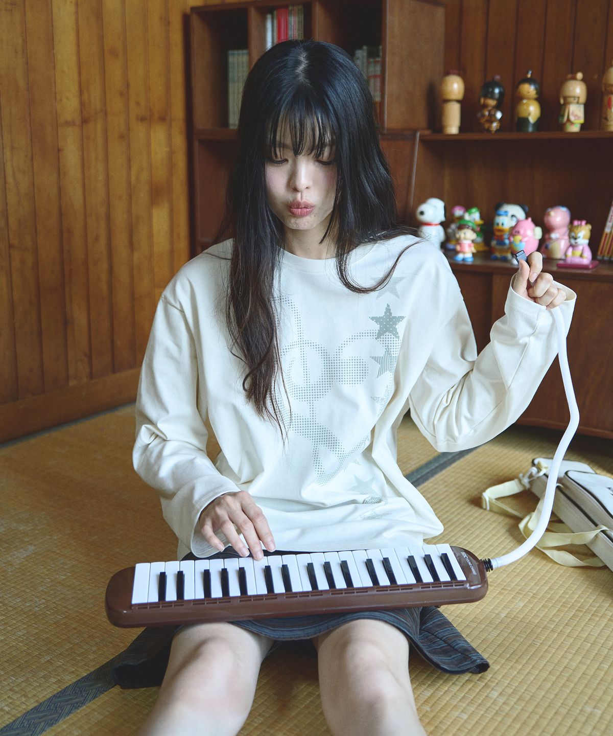 미헤브(MIHEV) 뮤직 노트 그래픽 오버핏 롱슬리브 크림