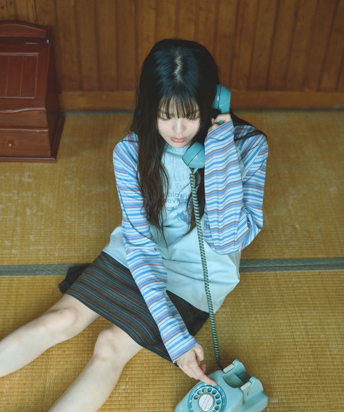 미헤브(MIHEV) 미유 스트라이프 나그랑 오버핏 롱슬리브 파우더 블루