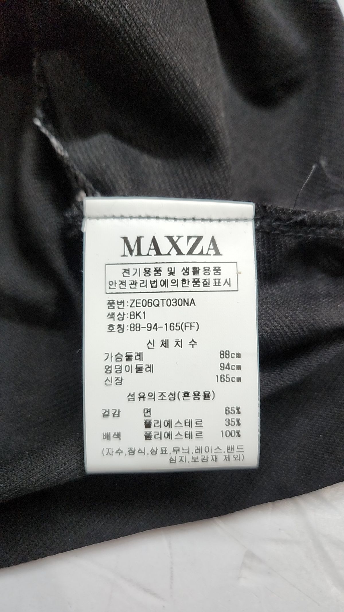 마쟈(MAXZA) 페이즐리 반다나 배색 라운드넥 티셔츠 88-94-165