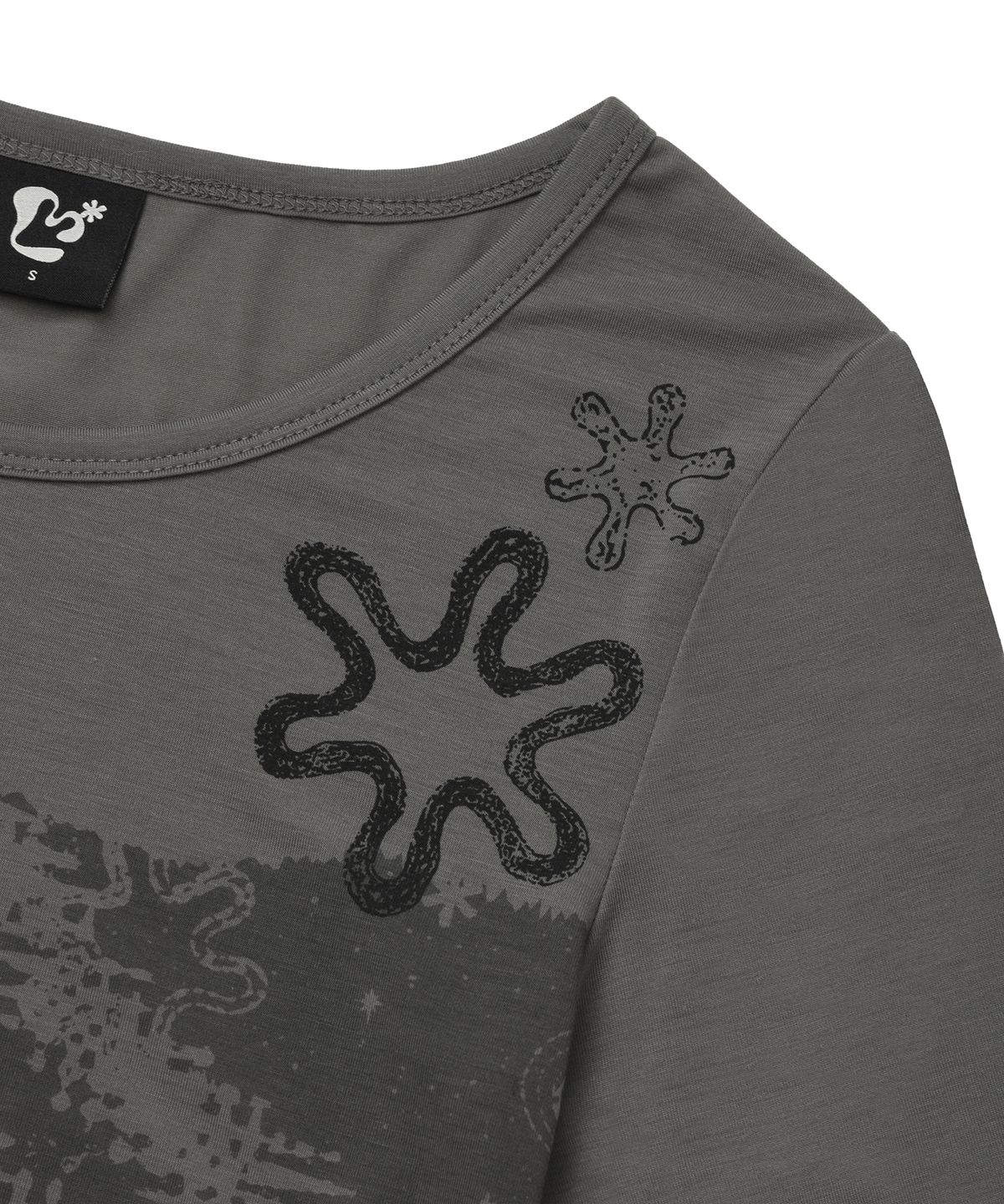 엘엠알(LMR) 빈티지 스월 그래픽 긴팔 티셔츠 DARK GREY