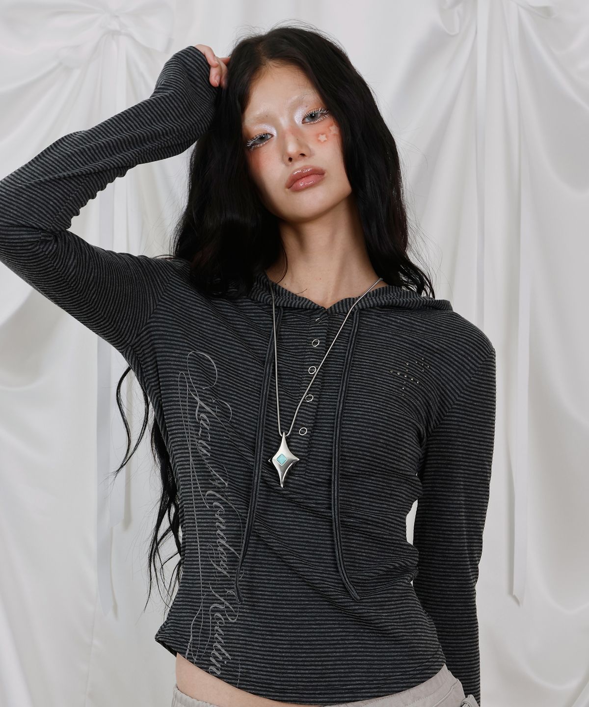 엘엠알(LMR) 스터드 헨리넥 골지 후드 긴팔 티셔츠 BLACK STRIPE
