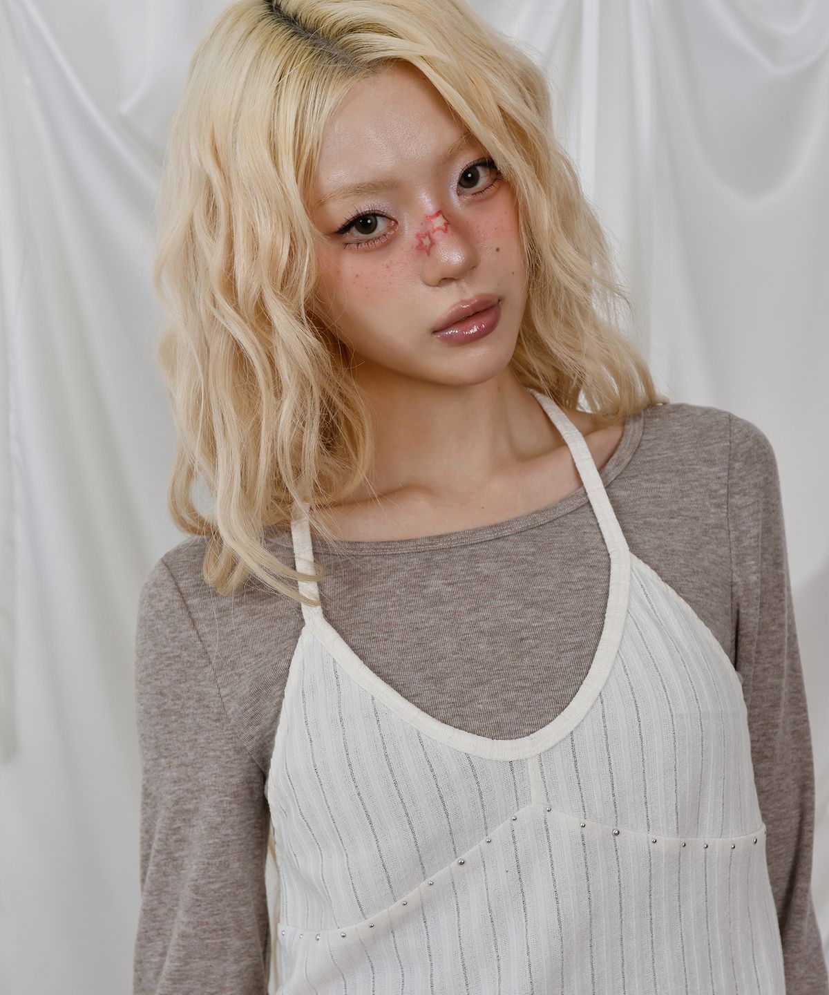 엘엠알(LMR) 스터드 홀터넥 레이어드 긴팔 티셔츠 BEIGE