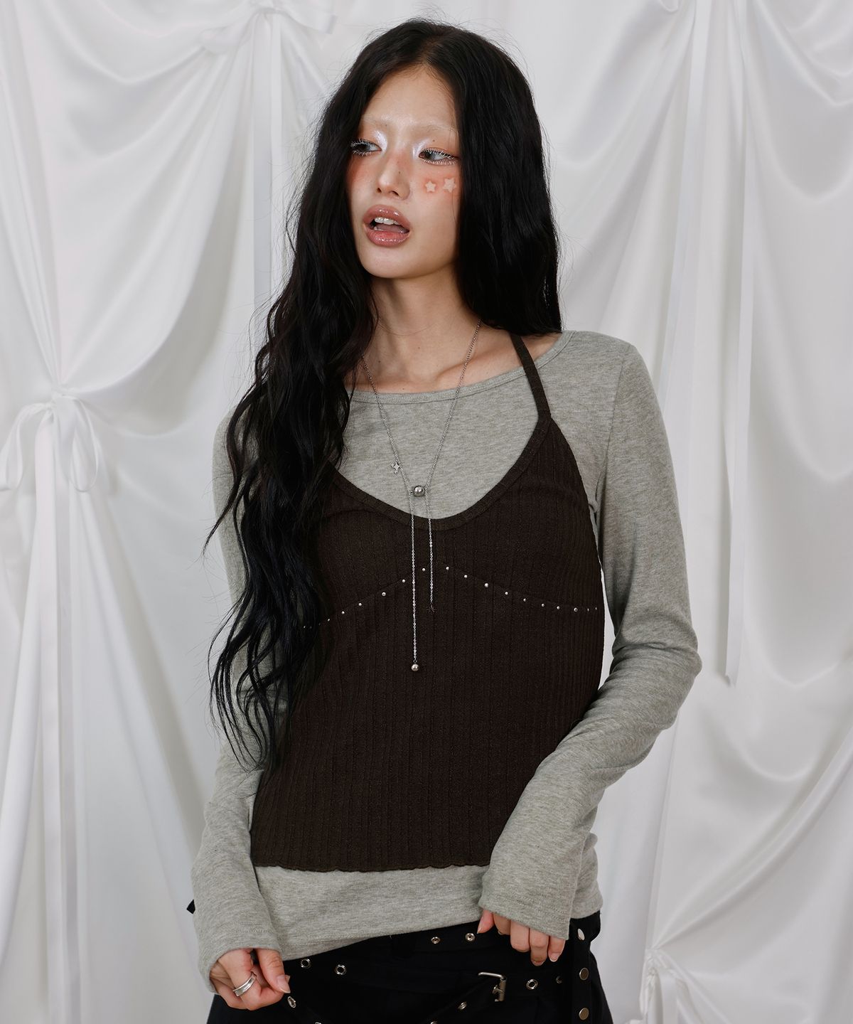 엘엠알(LMR) 스터드 홀터넥 레이어드 긴팔 티셔츠 KHAKI