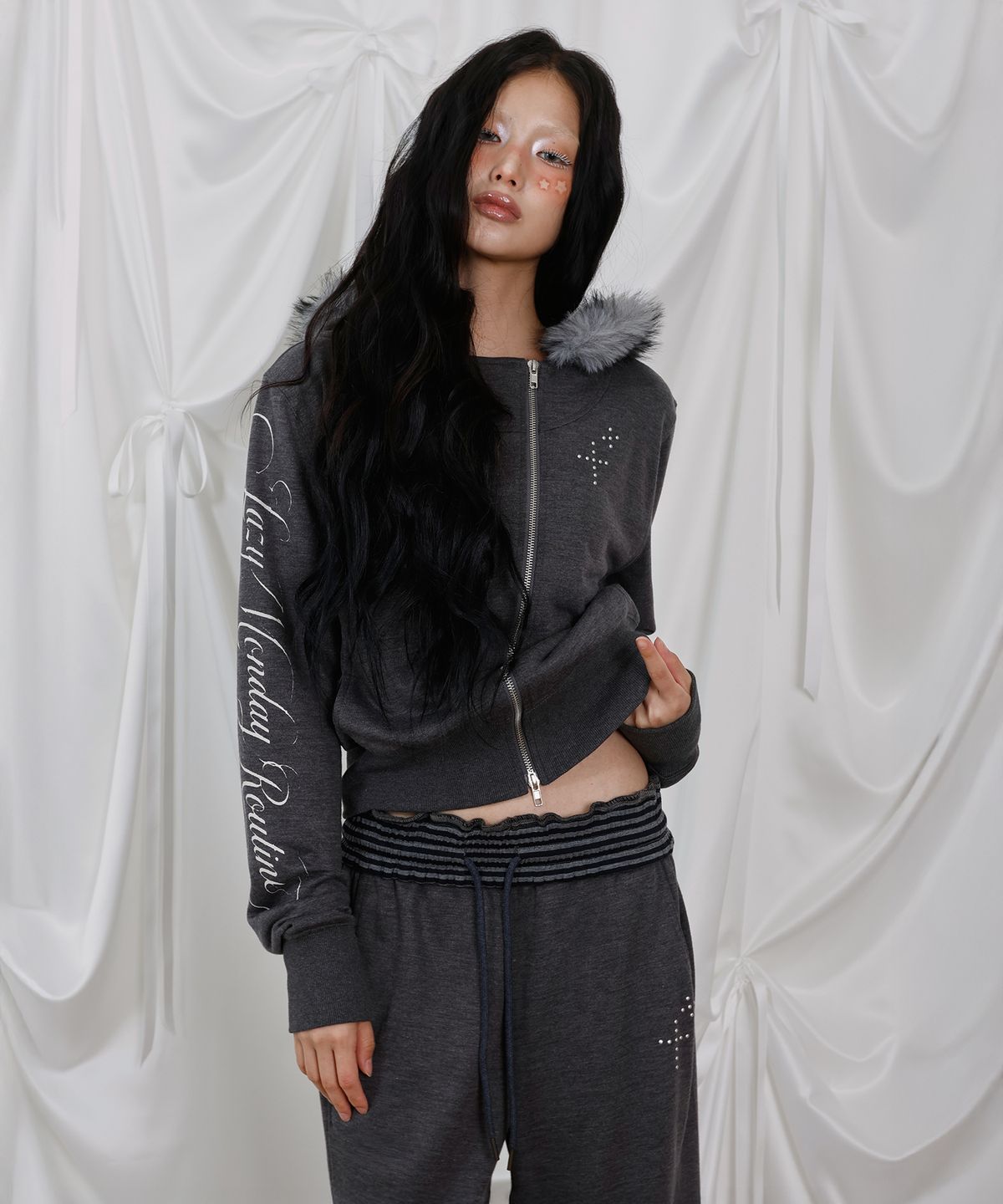 엘엠알(LMR) 스터드 레터링 배색 트레이닝 팬츠 DARK GREY