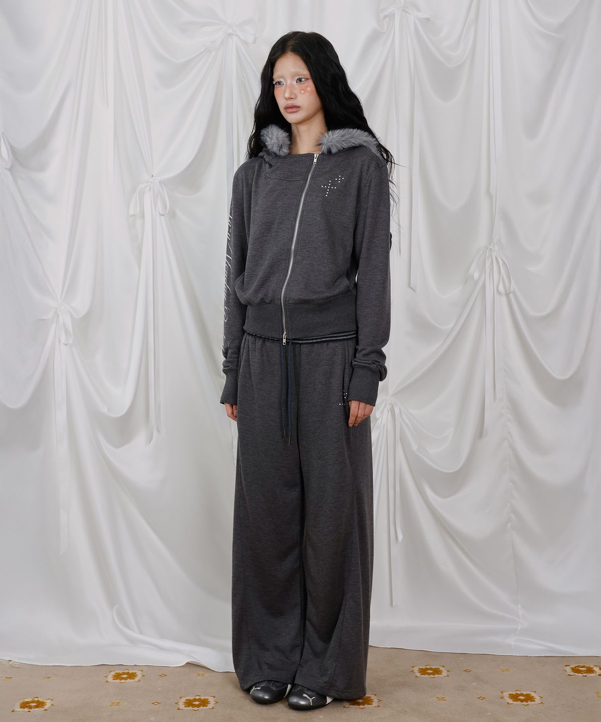엘엠알(LMR) 스터드 레터링 배색 트레이닝 팬츠 DARK GREY