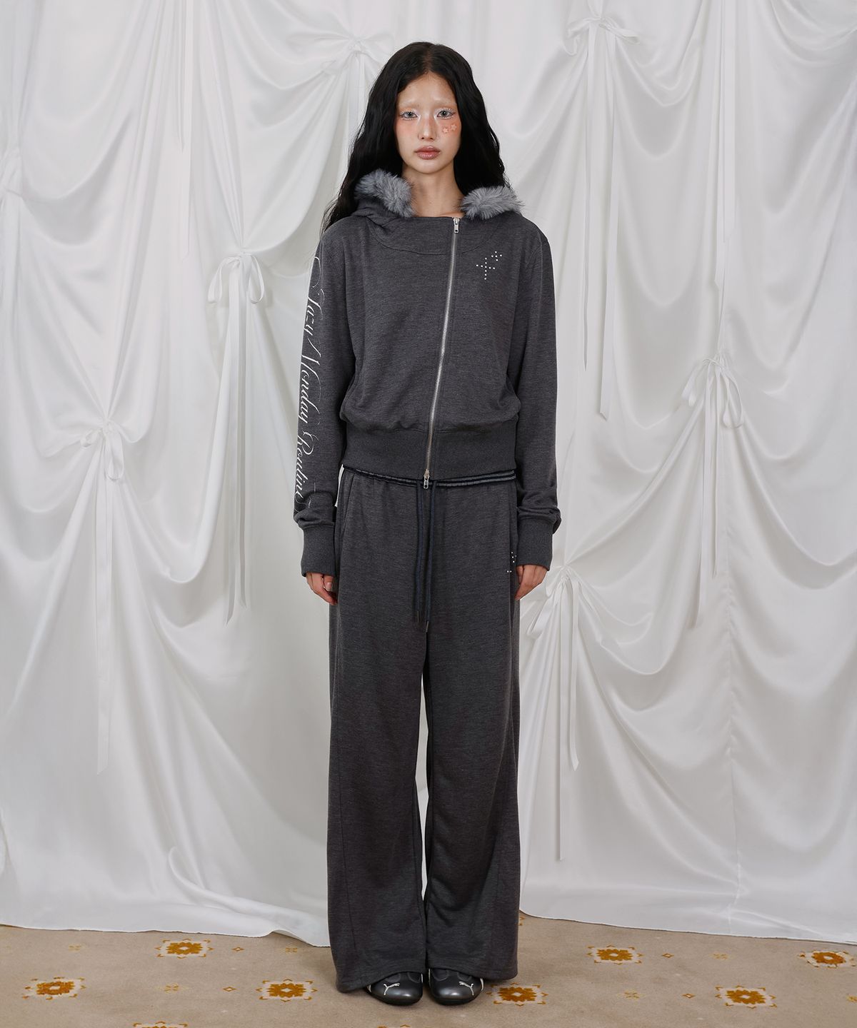 엘엠알(LMR) 스터드 레터링 배색 트레이닝 팬츠 DARK GREY