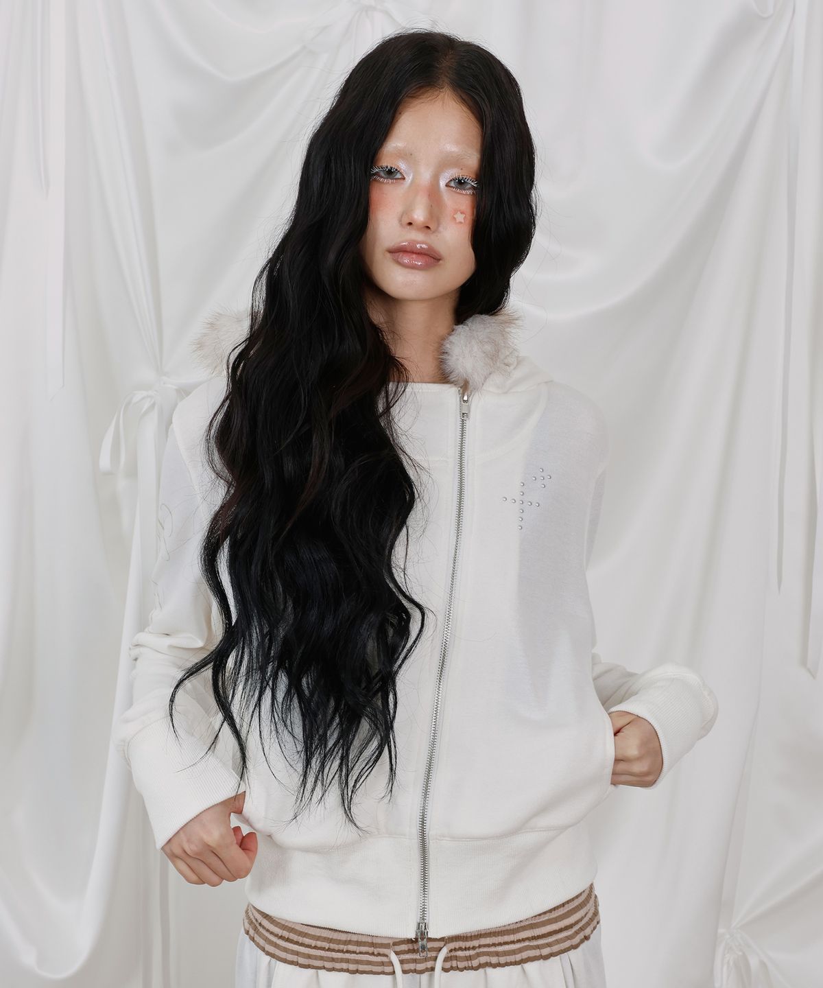 엘엠알(LMR) 스터드 하이넥 투웨이 퍼 후드집업 IVORY