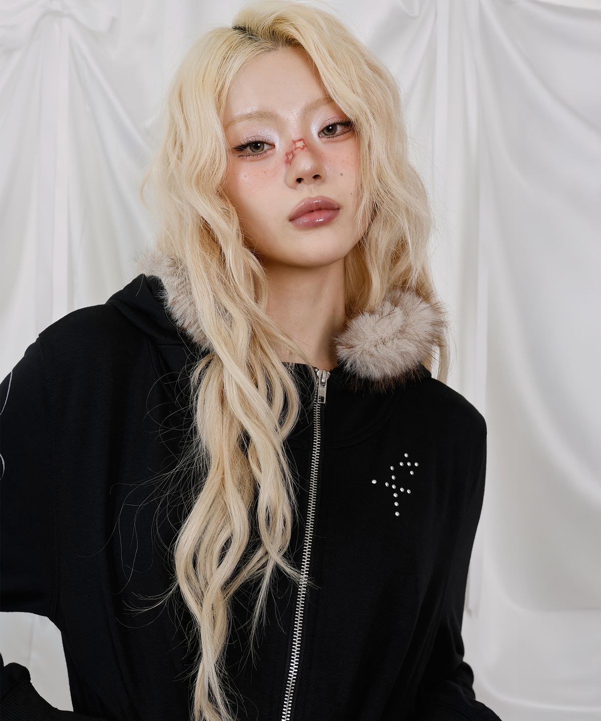 엘엠알(LMR) 스터드 하이넥 투웨이 퍼 후드집업 BLACK