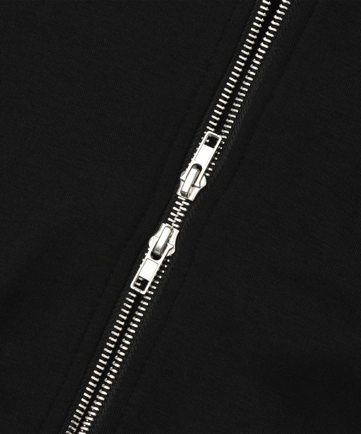 엘엠알(LMR) 스터드 하이넥 투웨이 퍼 후드집업 BLACK
