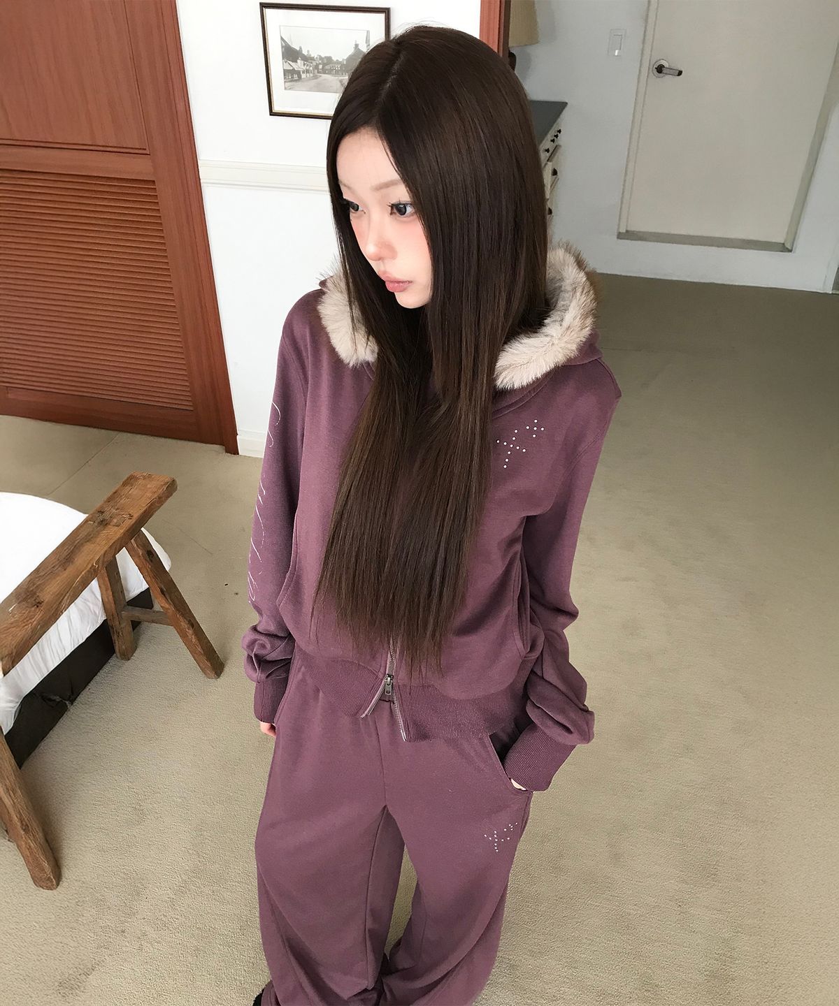 엘엠알(LMR) [SET] 스터드 하이넥 투웨이 퍼 후드집업 트레이닝 팬츠 셋업 PLUMBERRY
