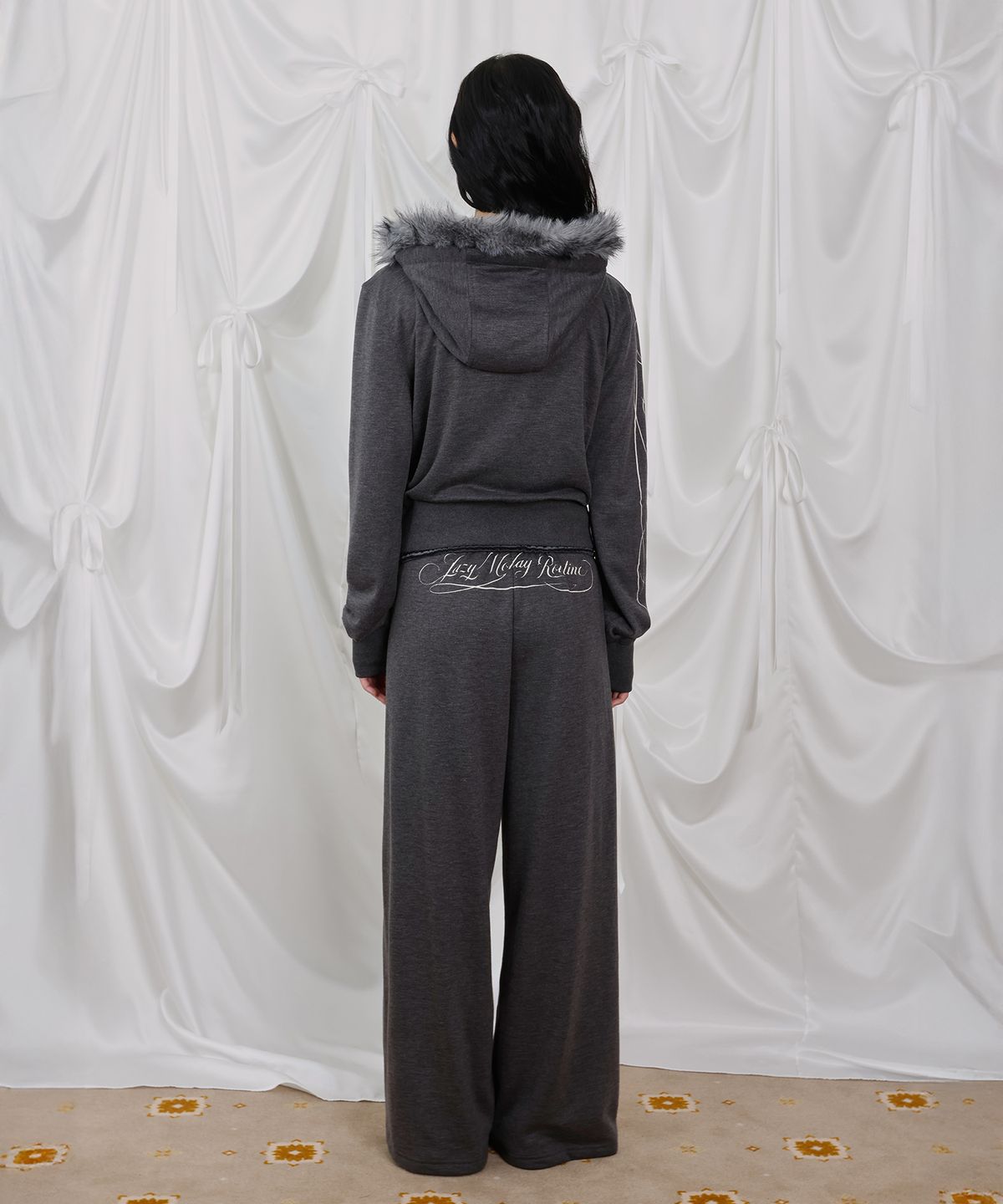 엘엠알(LMR) [SET] 스터드 하이넥 투웨이 퍼 후드집업 트레이닝 팬츠 셋업 DARK GREY