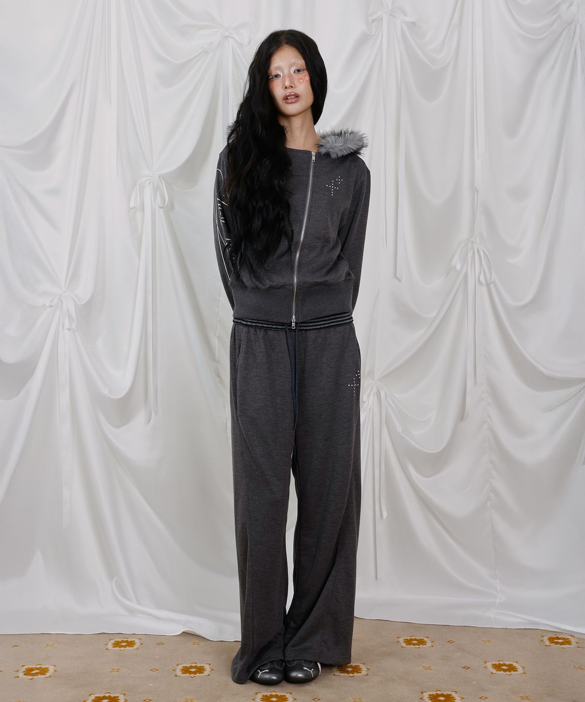 엘엠알(LMR) [SET] 스터드 하이넥 투웨이 퍼 후드집업 트레이닝 팬츠 셋업 DARK GREY