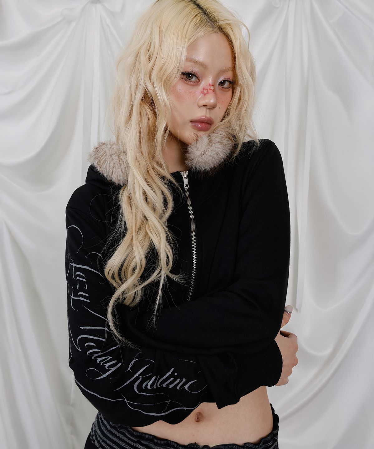 엘엠알(LMR) [SET] 스터드 하이넥 투웨이 퍼 후드집업 트레이닝 팬츠 셋업 BLACK