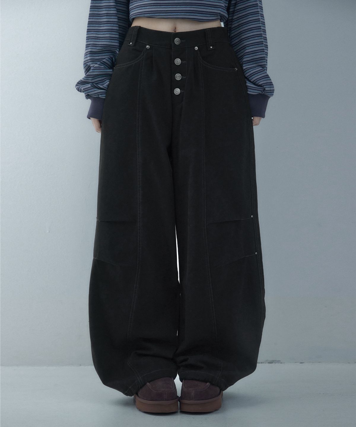 루프(LOOXP) 포버튼 로고 리벳 와이드 벌룬 롱팬츠 블랙