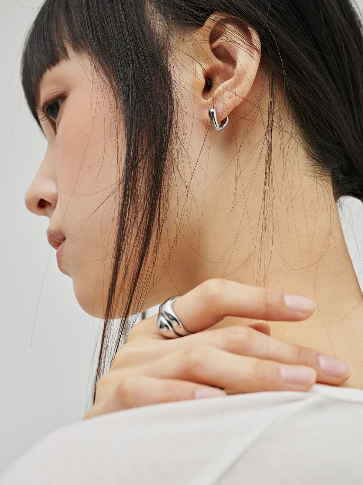 누브(NOUVE) 앵글 드롭 이어링 - 실버 / Angle Drop Earrings - Silver