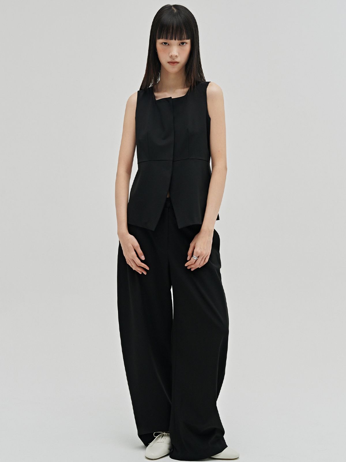 누브(NOUVE) 울 테일러드 커브드 팬츠 - 블랙 / Wool Tailored Curved Pants - Black