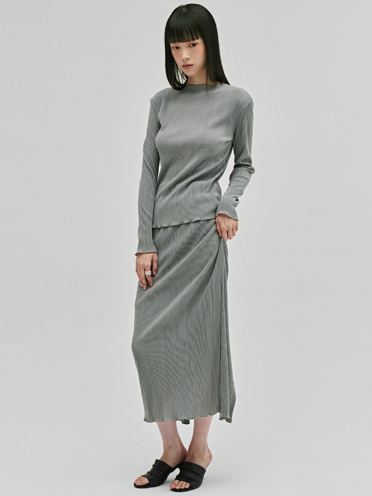 누브(NOUVE) 플리츠 슬릿 롱 스커트 - 라이트 그레이 / Pleated Slit Long Skirt - L.Gray