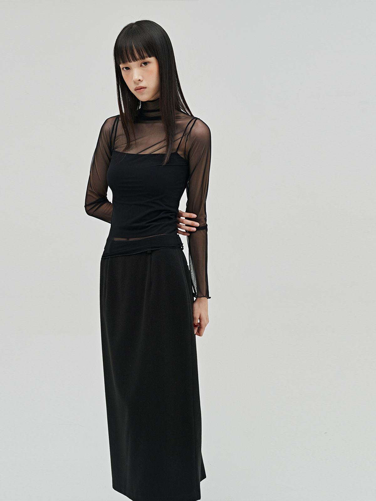 누브(NOUVE) 시어 하이넥 롱슬리브 티셔츠 - 블랙 / Sheer High Neck Long Sleeve T-Shirt - Black