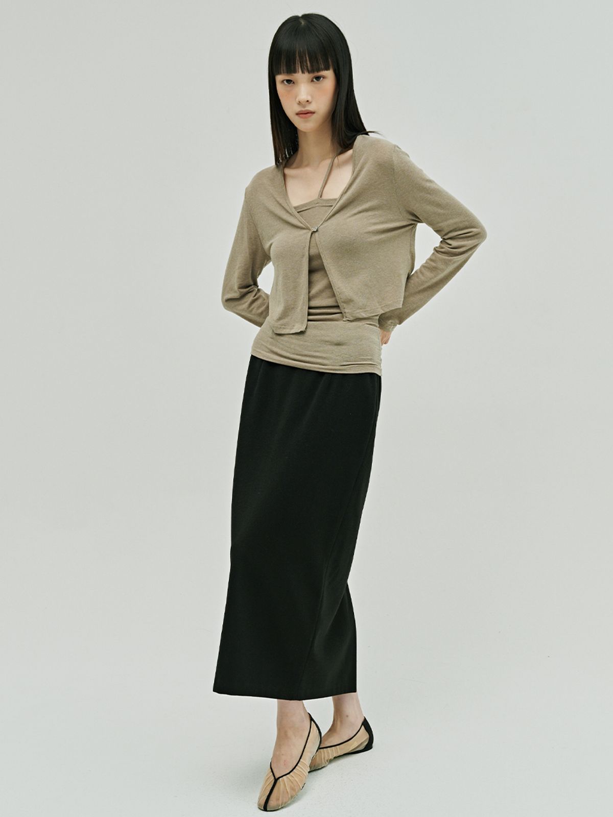 누브(NOUVE) 브이넥 가디건 레이어드 세트 - 애쉬 브라운 / V-Neck Cardigan Layered Set - A.Brown