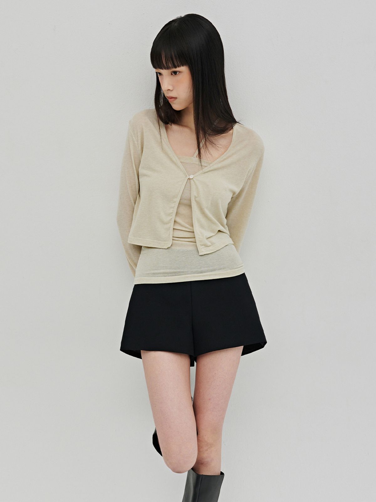 누브(NOUVE) 브이넥 가디건 레이어드 세트 - 라이트 베이지 / V-Neck Cardigan Layered Set - L.Beige