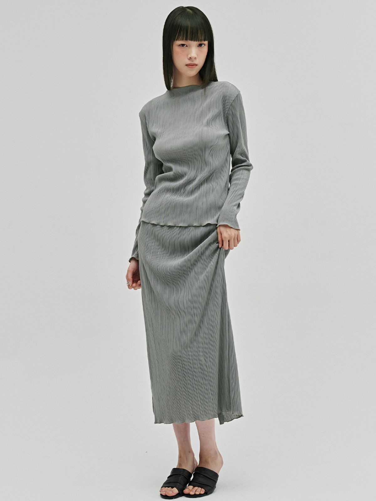 누브(NOUVE) 플리츠 모크넥 롱슬리브 티셔츠 - 라이트 그레이 / Pleated Mock Neck Long Sleeve T-Shirt - L.Gray
