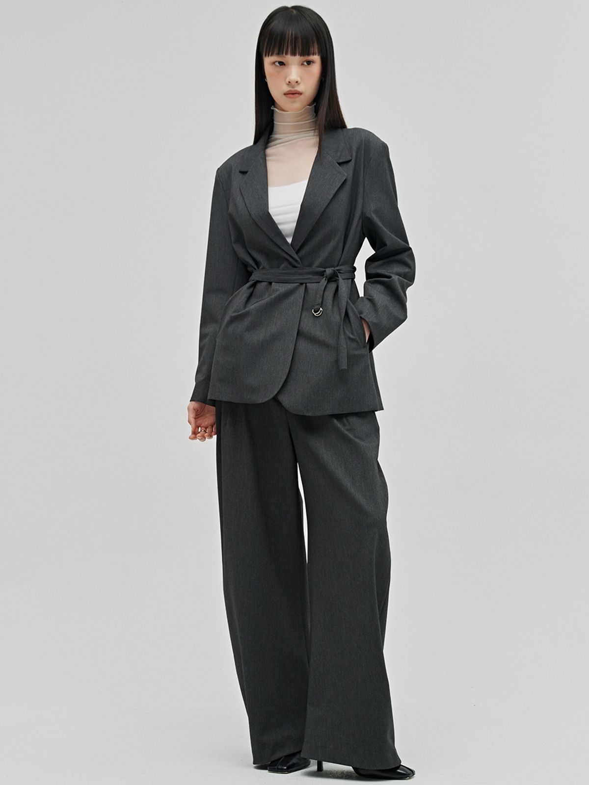 누브(NOUVE) 울 테일러드 벨티드 자켓 - 다크 그레이 / Wool Tailored Belted Jacket - D.Gray