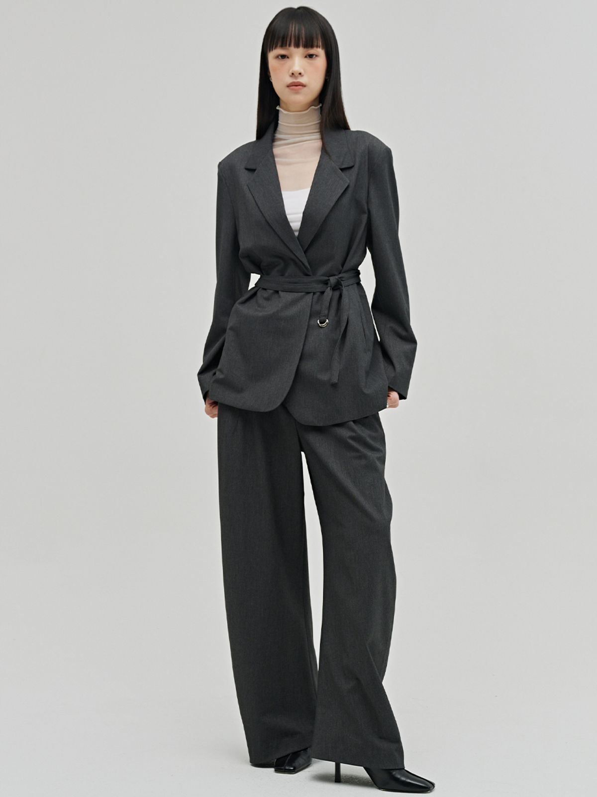 누브(NOUVE) 울 테일러드 벨티드 자켓 - 다크 그레이 / Wool Tailored Belted Jacket - D.Gray