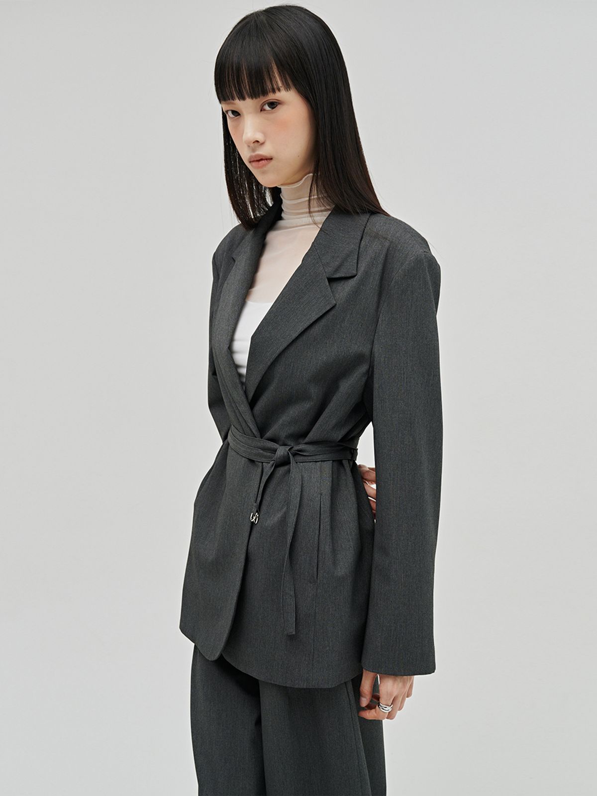 누브(NOUVE) 울 테일러드 벨티드 자켓 셋업 - 다크 그레이 / Wool Tailored Belted Jacket Set up - D.Gray