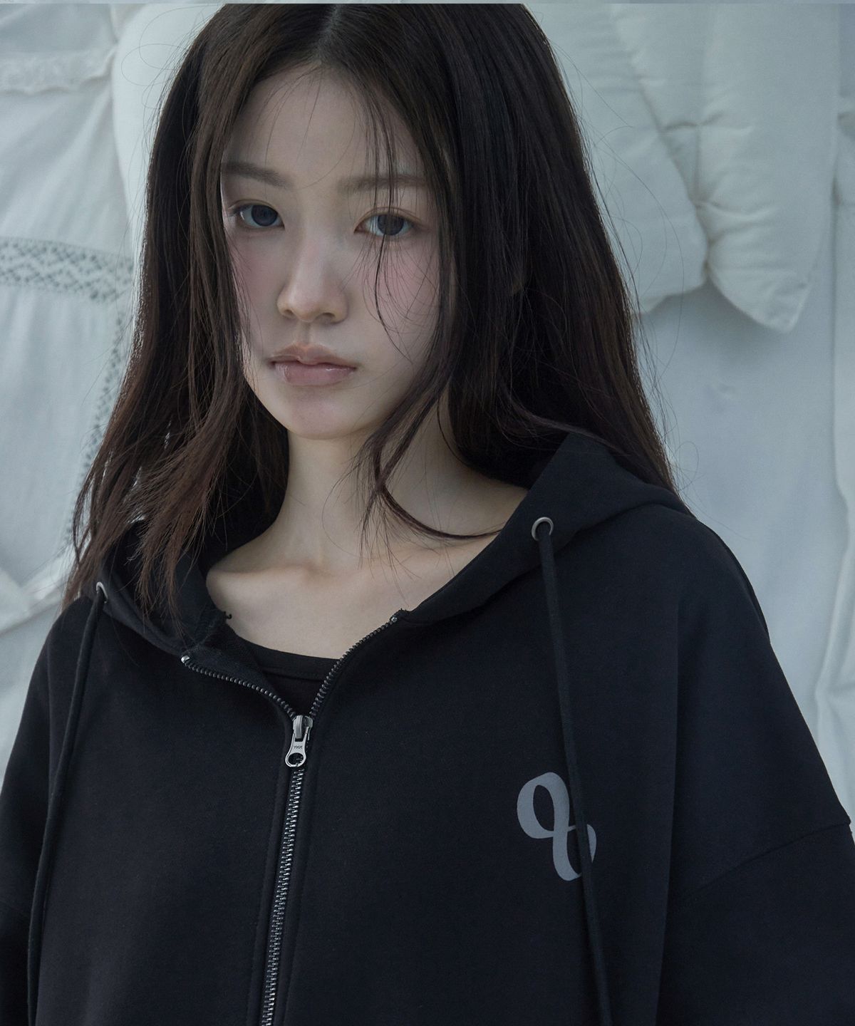 루프(LOOXP) 윙스 그래픽 레터링 오버핏 후드집업 블랙