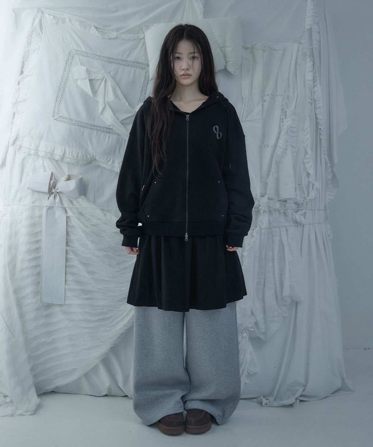 루프(LOOXP) 윙스 그래픽 레터링 오버핏 후드집업 블랙